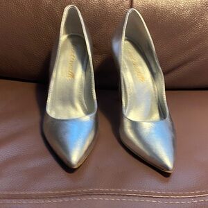 L'INTERVALLE Shiny Silver Heels